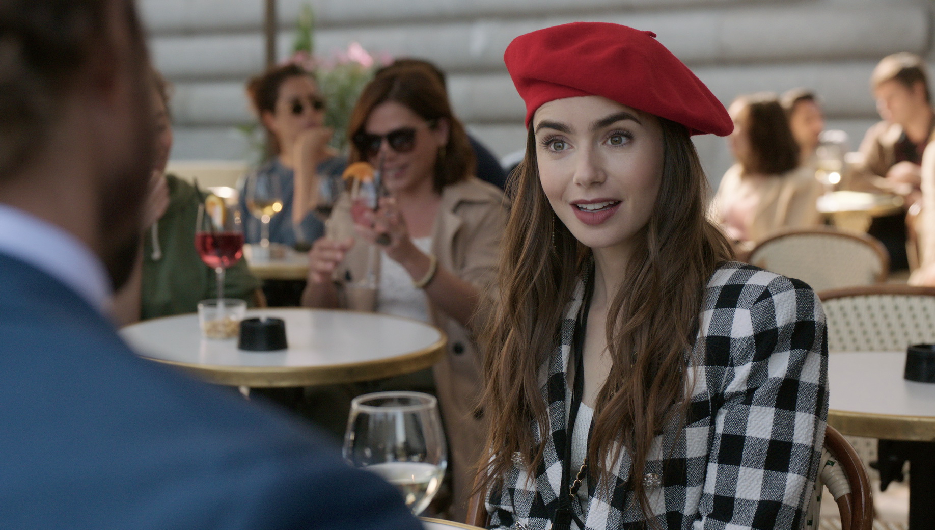 Lily Collins จากเรื่อง Emily in Paris