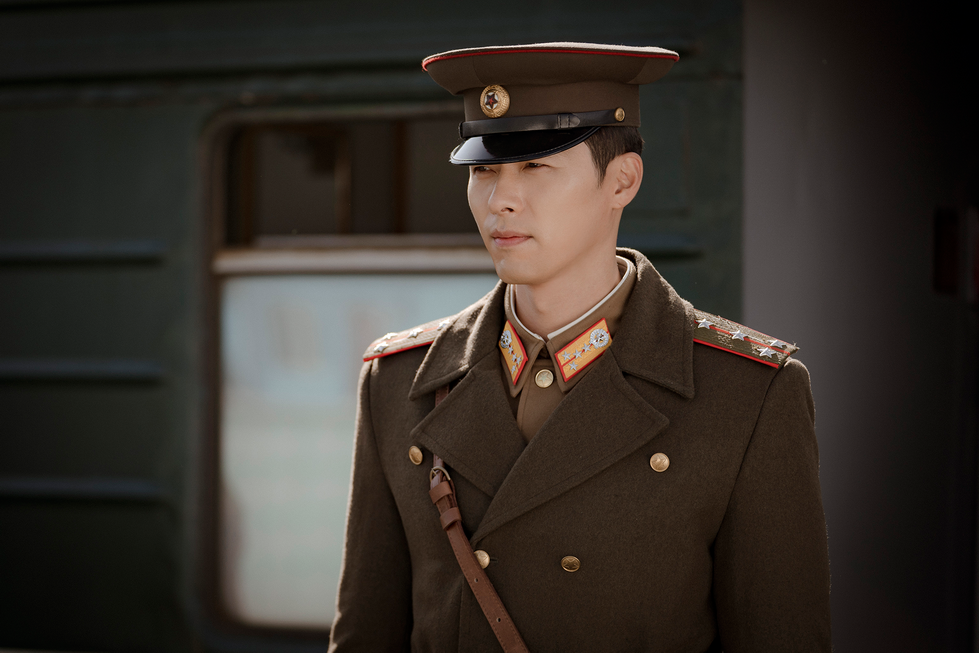 Hyun Bin จากเรื่อง Crash Landing on You