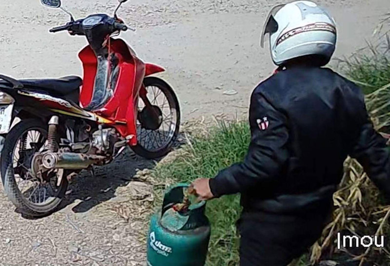 กลางวันแสกๆ