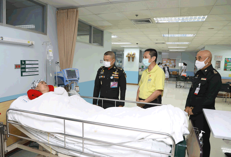 ผบ.ทบ.เยี่ยมให้กำลังใจทหารบาดเจ็บ