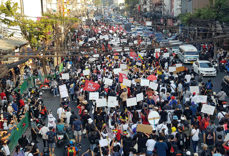 เคลื่อนขบวน