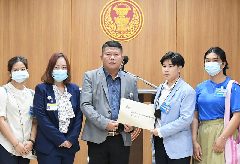 "สุเทพ"รับหนังสือจาก เครือข่ายแรงงานภาคเหนือ