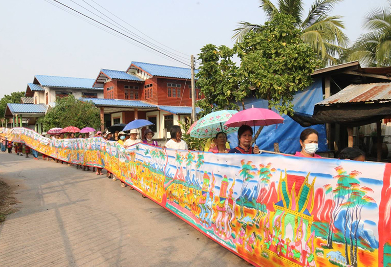 ขบวนแห่ในงานบุณผะเหวด ประเพณีบุญตามฮีตสิบสอง ของชาวอีสาน