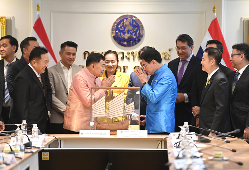 "จุรินทร์"นำข้าราชการกระทรวงพาณิชย์ขอบคุณ"วีรศักดิ์"