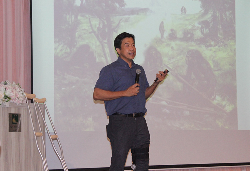 ชัชชาติ สิทธิพันธุ์ อดีตรัฐมนตรีกระทรวงคมนาคม กล่าวตอบคำถามในการบรรยายโครงการ The Change Maker ของพรรคเพื่อไทย