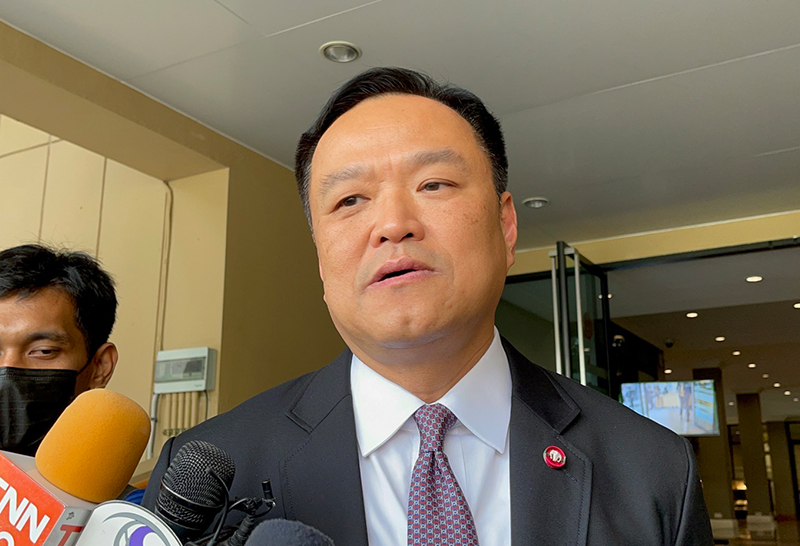 หากกระจายวัคซีนโควิดตามแผน จะสามารถประเมินผ่อนคลายมาตรการได้มากขึ้น