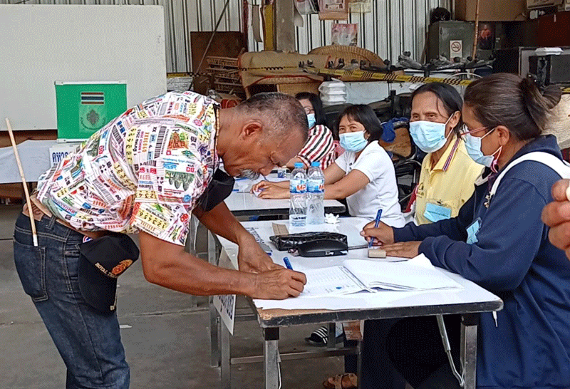 ครูมวยโคราช ขี่ม้ามาเลือกตั้ง 3