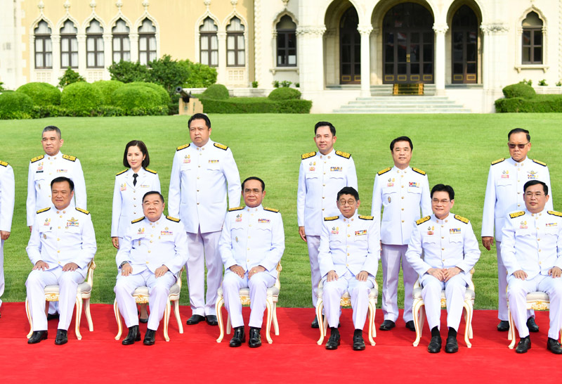 นายกฯนำครม."ประยุทธ์ 2/4"ถ่ายภาพหมู่