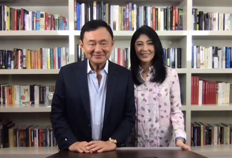 อดีตนายกรัฐมนตรี ถ่ายรูปร่วมกับผู้เข้าฟังบรรยาย