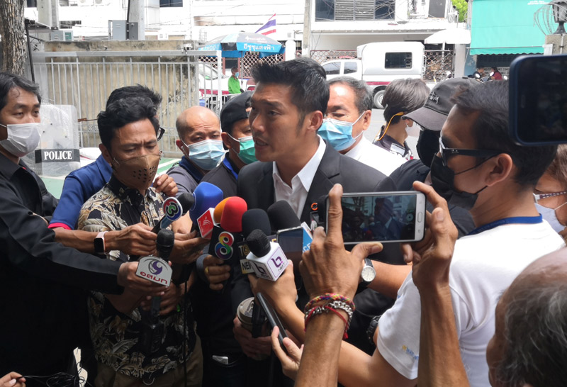 "ธนาธร"รับข้อหาม.112ปมไลฟ์วัคซีนปัดกังวล