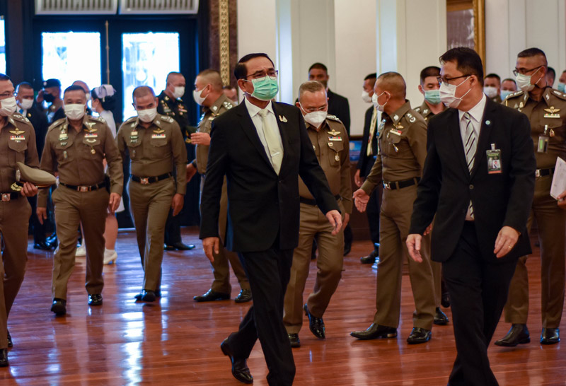 นายกฯ ถก ก.ตร.จับตาเก้าอี้"บิ๊กโจ๊ก"