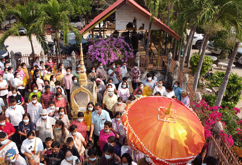 กราบลาบวช