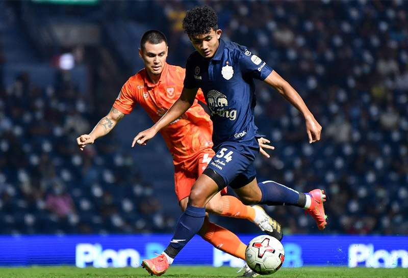 โตโยต้า ไทยลีก บุรีรัมย์ ยูไนเต็ด ถล่ม ค้างคาวไฟ 3-0 ศึกไทยลีก