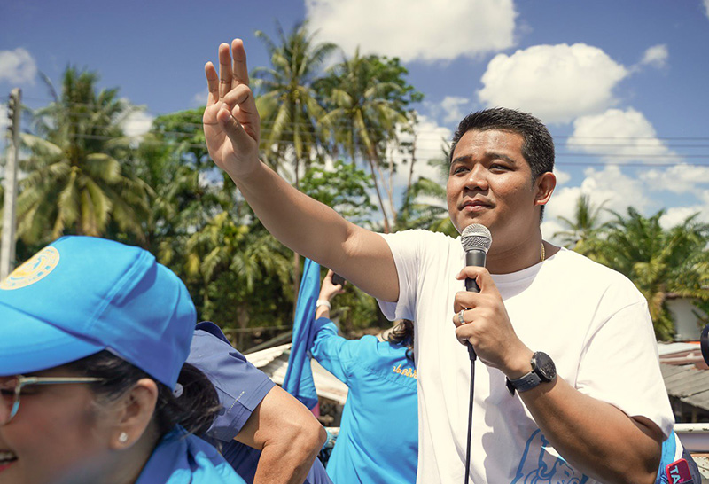 ปชป. ขึ้นรถแห่หาเสียง ลต.ซ่อมโค้งสุดท้าย