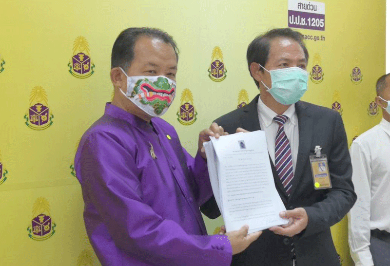 ศรีสุวรรณ ยื่นป.ป.ช.เอาผิด208ส.ส.-ส.ว. 2