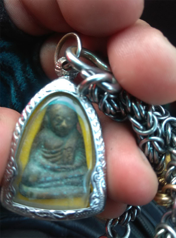 ฮือฮา!ปาฏิหาริย์หลวงพ่อเงินกระบะคว่ำไร้แผล