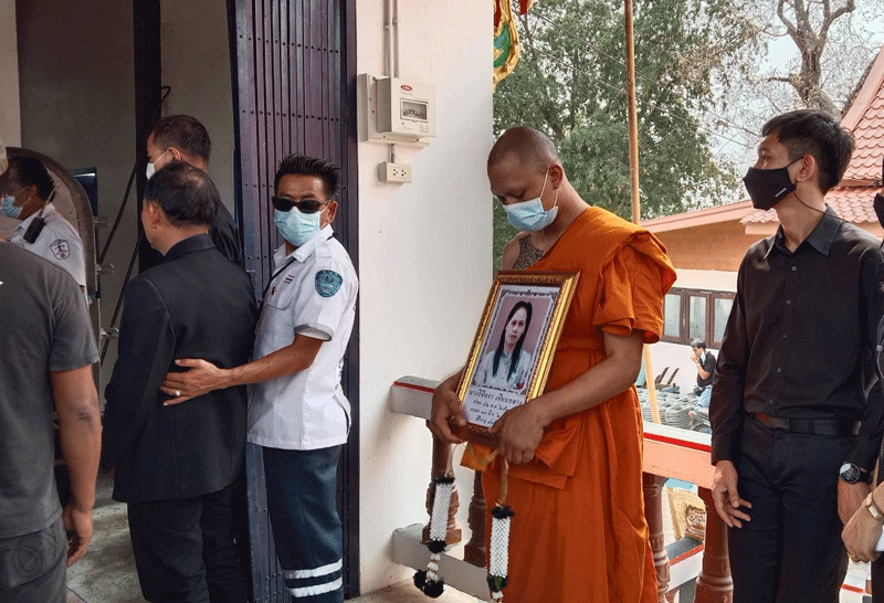 เผาแม่พระอั๋น -5 กราบแม่บนเตียงคนไข้