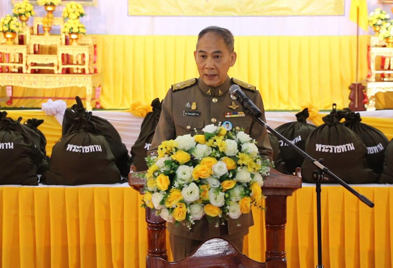 ในหลวงพระราชทานสิ่งของช่วยวาตภัยขอนแก่น