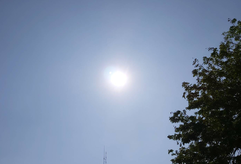 ไทยตอนบนร้อนกับมีฟ้าหลัวในตอนกลางวัน