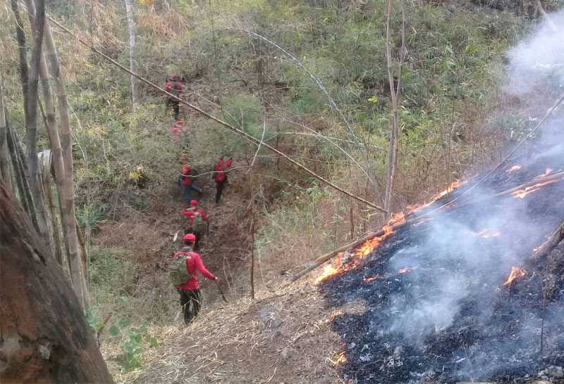 "ประวิตร"ให้กำลังใจเจ้าหน้าที่ดับไฟป่าสะเมิง