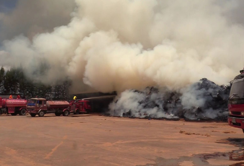 ไฟโหมไหม้โรงงานใยมะพร้าววอดนับสิบล้าน