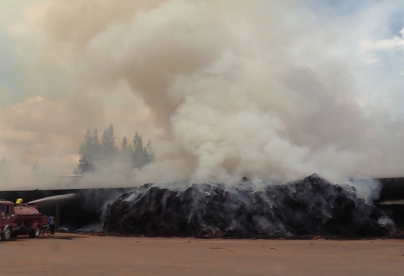 ไฟโหมไหม้โรงงานใยมะพร้าววอดนับสิบล้าน