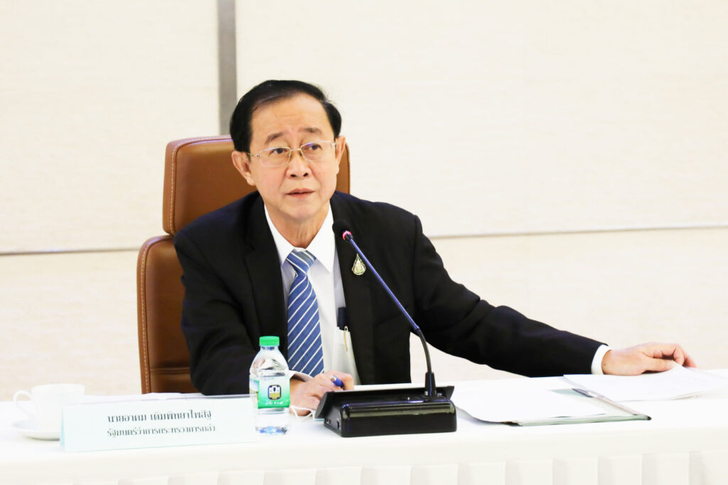 อาคม ฉีดวัคซีน