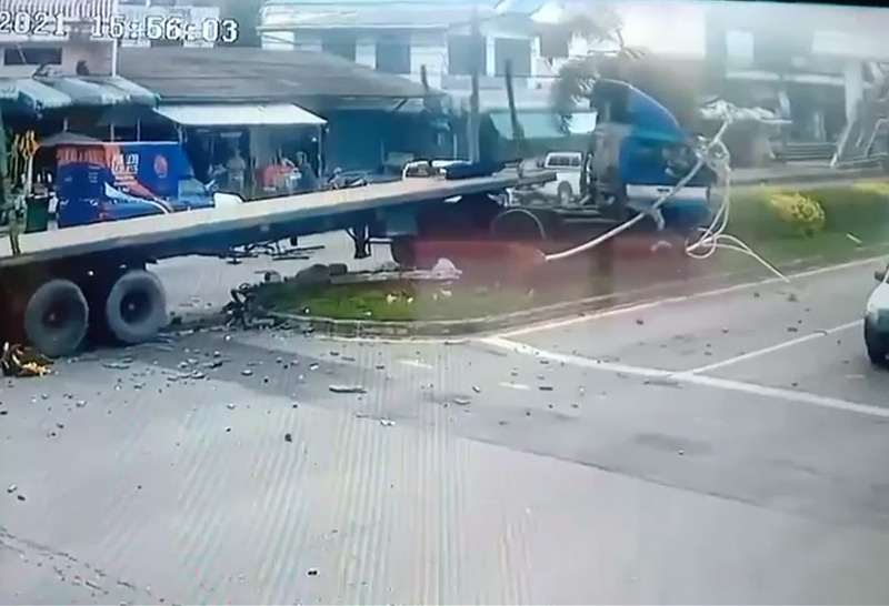 18 ล้อพุ่งขยี้จยย. 2 พี่น้องดับ