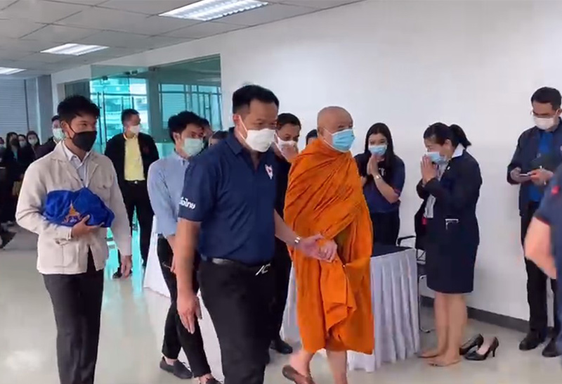 สมเด็จพระวันรัต พร้อมด้วยคณะสงฆ์ จากวัดบวรนิเวศราชวรวิหาร