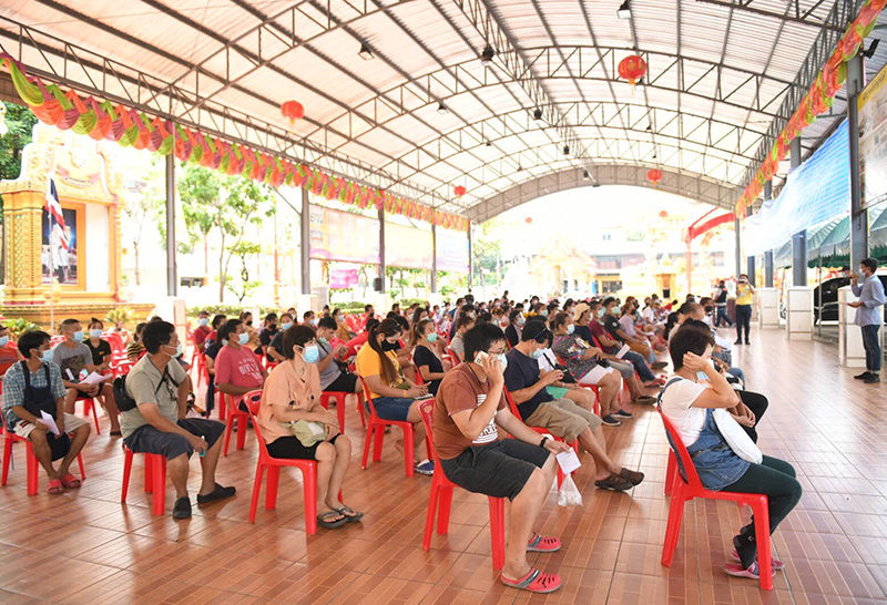 ผู้ค้าตลาดบางแค เริ่มรับวัคซีนโควิดเข็มที่สองแล้ว