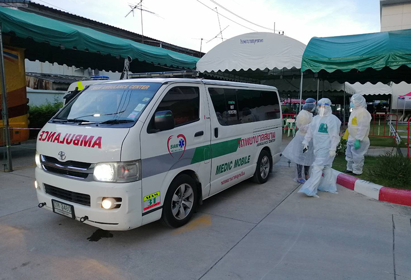 นำส่งผู้ป่วยติดเชื้อโควิดจากบ้านไปยังโรงพยาบาลสนามของหน่วยงานต่างๆ