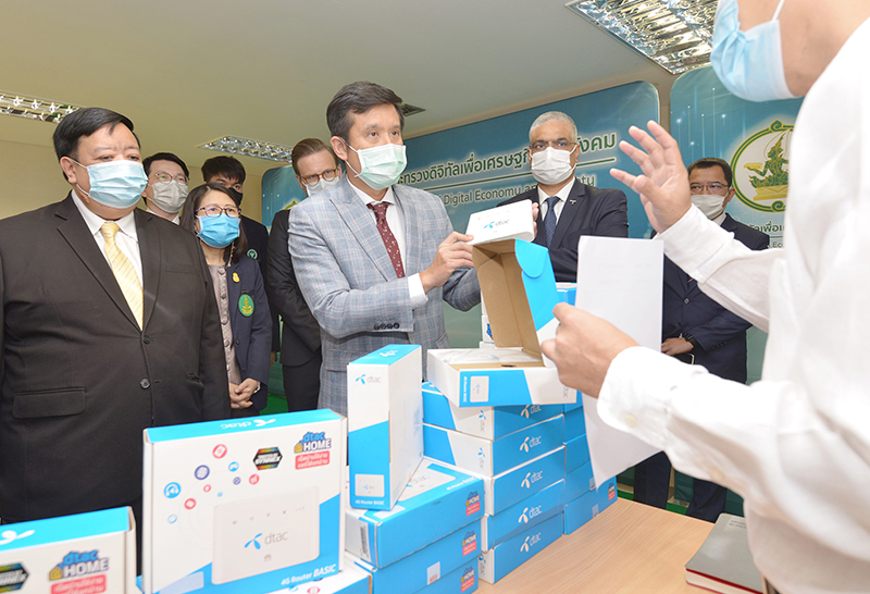 ดีแทค มอบ dtac@home อุปกรณ์ที่ให้บริการ Free Wi-Fi สำหรับสนุบสนุนโรงพยาบาลสนาม