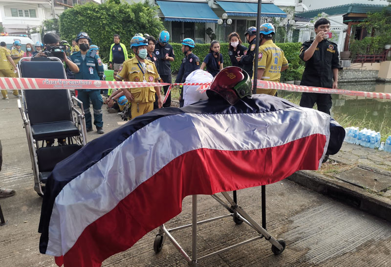 กู้ร่างเหยื่อบ้านถล่มครบ5ศพแล้ว - อาคารถล่ม 3