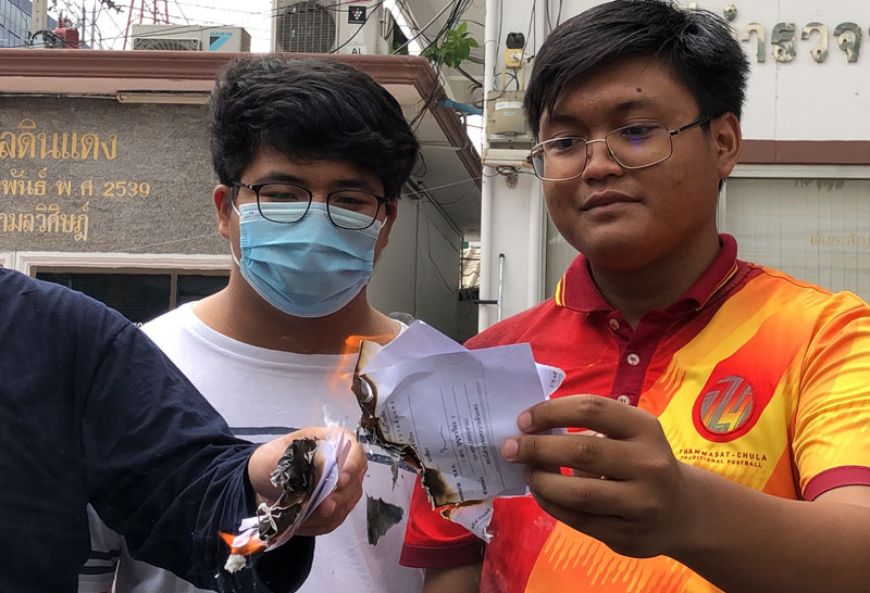 เผาหมายเรียก ขนุน-แอมป์เผาหมายเรียกหน้าสน.ดินแดง--2