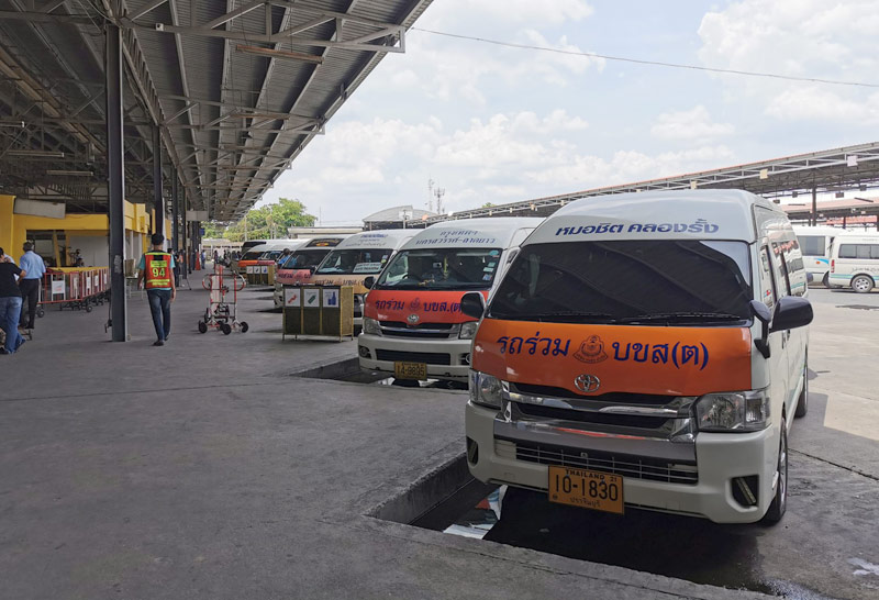 คนเดินทางกลับ-รถตู้