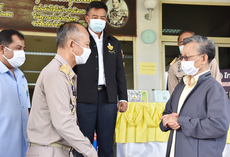 ชวน  มอบหน้ากากใต้ 2