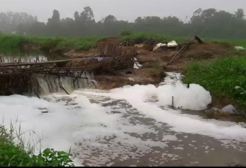 ชาวบ้านผวาน้ำคลองโสมเกิดฟองโฟมสีขาวกลิ่นเหม็น