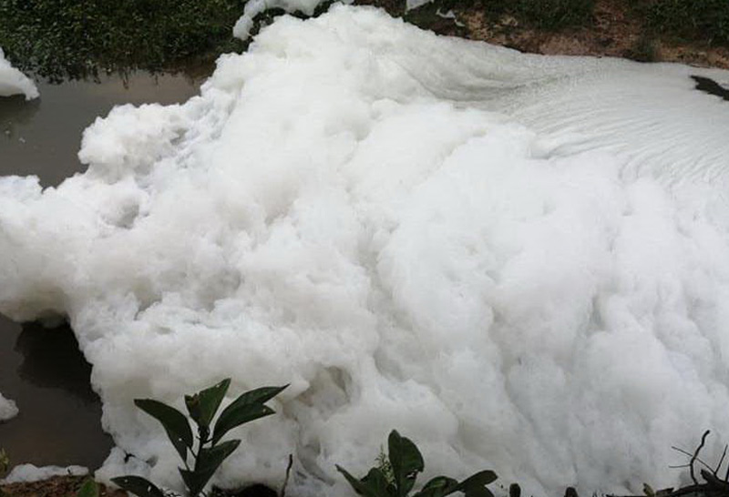 ชาวบ้านผวาน้ำคลองโสมเกิดฟองโฟมสีขาวกลิ่นเหม็น