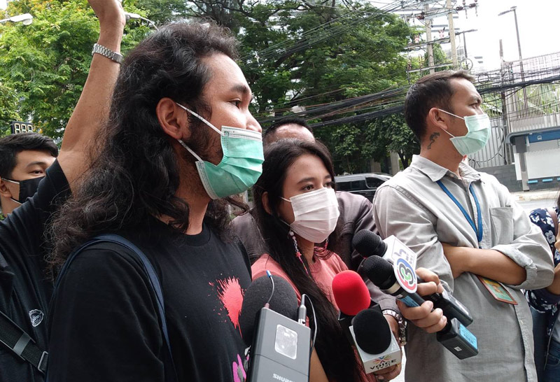 ตัวแทนม็อบยื่นจม.3สถานทูตช่วย"เพนกวิน-รุ้ง"