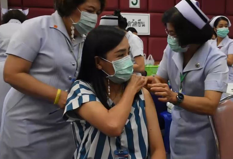 นครศรีฯเริ่มฉีดวัคซีนโควิดให้บุคลากรแพทย์-อสม.