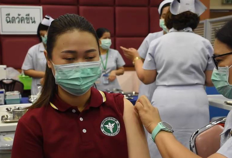 นครศรีฯเริ่มฉีดวัคซีนโควิดให้บุคลากรแพทย์-อสม.
