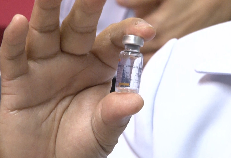 นพ.สสจ.ชัยนาทประเดิมฉีดวัคซีนฯเข็มแรก