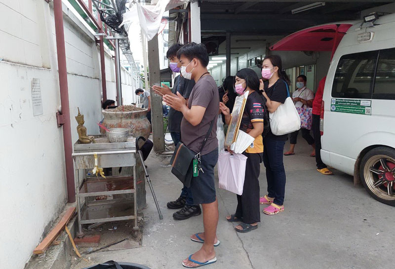 ญาติเศร้ารับศพ"น้องมิ้นท์"เหยื่อพลุตะไล