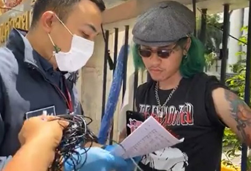 จับ"บาส"นักกิจกรรมอดอาหารหน้าศาลอาญา