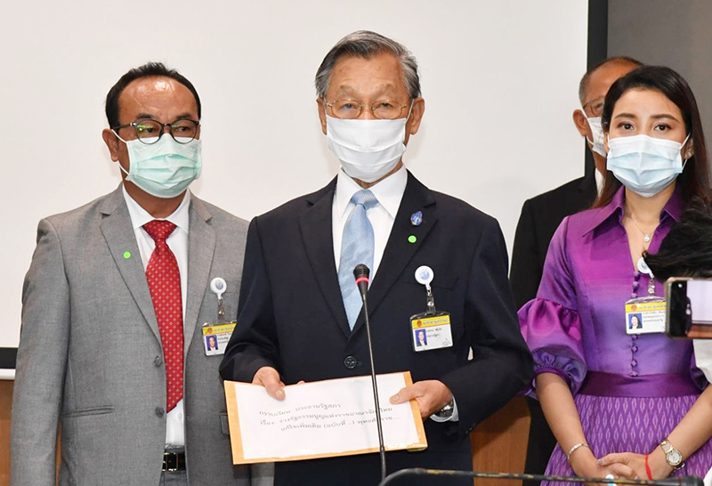 นายชวน หลีกภัย ประธานรัฐสภา