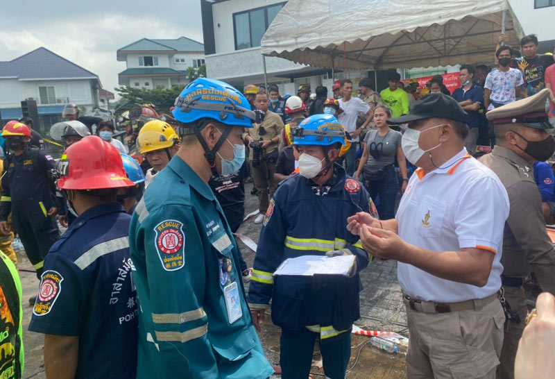 ผู้ว่าฯอัศวินเสียใจเหตุไฟไหม้บ้านถล่มทับกู้ภัยดับ