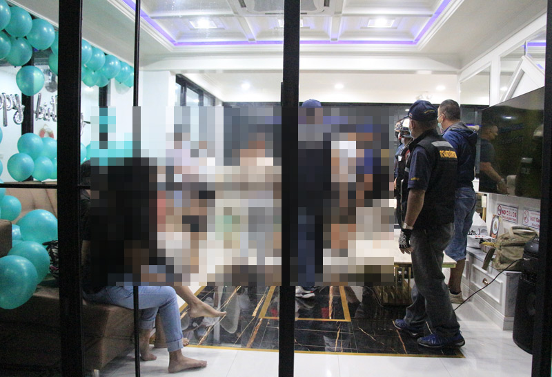 ไม่สนโควิด!จับ28คนปาร์ตี้วันเกิดชาวต่างชาวคาพูลวิลล่า