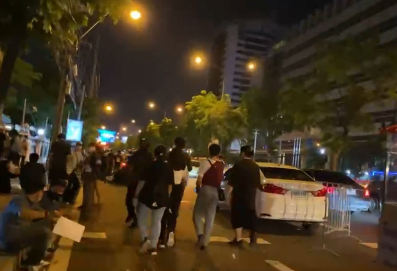 ม็อบหน้า ศาลอาญา-ทยอยกลับ-2