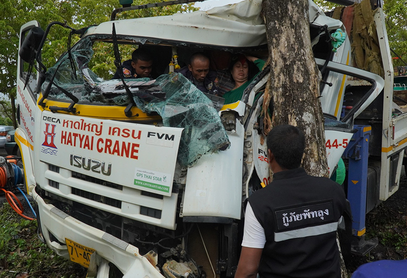 ฝนตกถนนลื่นรถเสียหลักชนท้าย4คันรวด