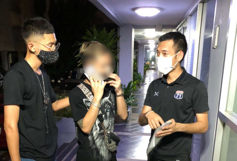 รวบช่างสักรับจ้างส่งไอซ์ย่านลาดพร้าว